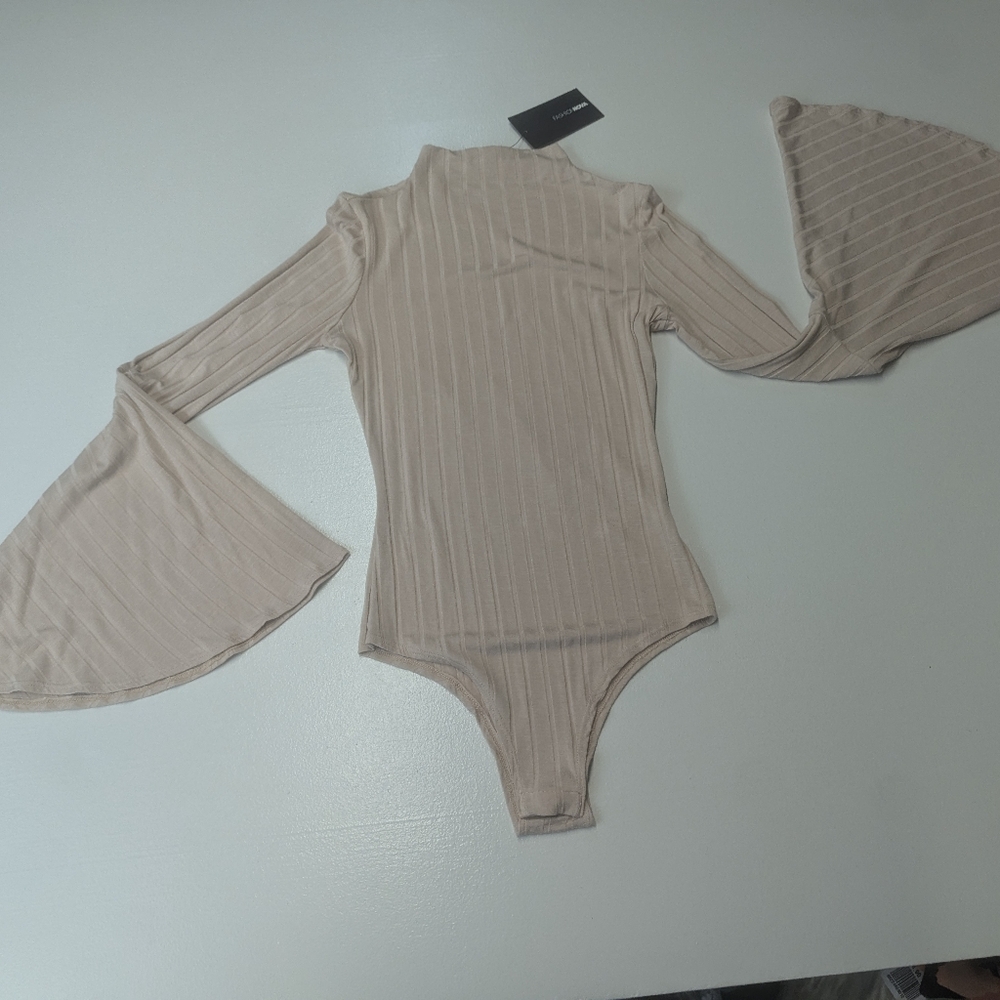 Fashion Nova Size Small Anastasia Bell Sleeve Bodysuit in Nude